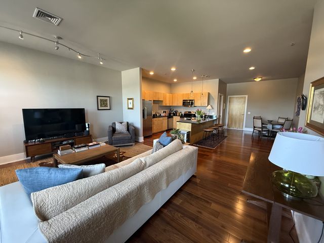 2201 8th Ave S Apt 406, Nashville, TN 37204