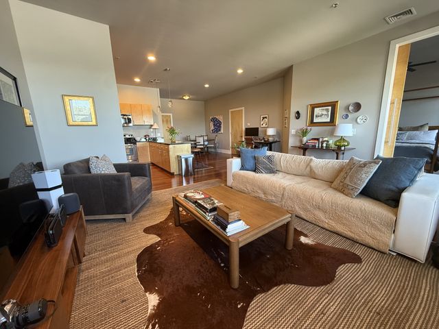 2201 8th Ave S Apt 406, Nashville, TN 37204