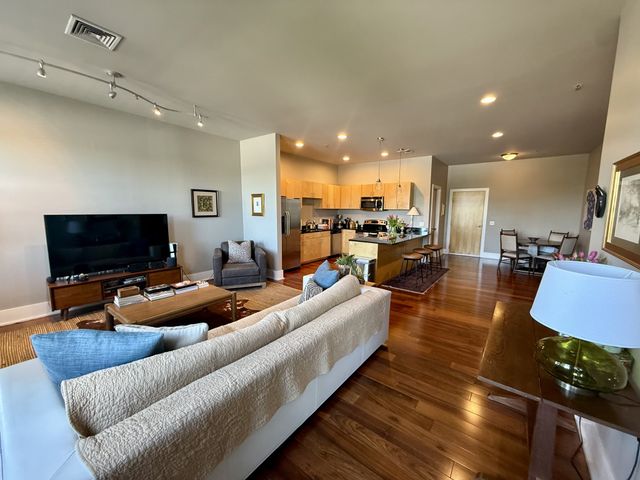2201 8th Ave S Apt 406, Nashville, TN 37204