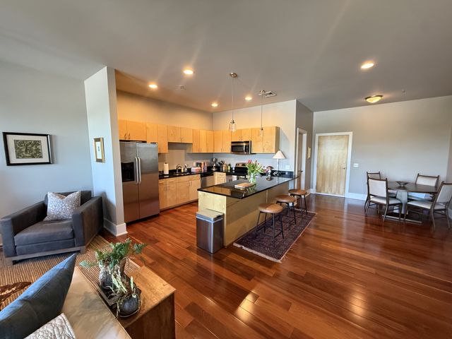 2201 8th Ave S Apt 406, Nashville, TN 37204