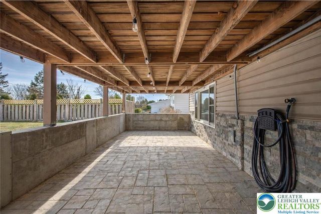 2740 Stonewood Drive, Hanover Twp, PA 18017