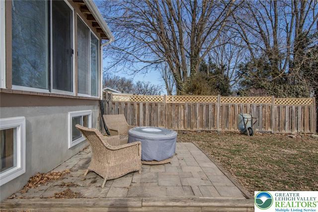 2740 Stonewood Drive, Hanover Twp, PA 18017