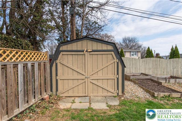 2740 Stonewood Drive, Hanover Twp, PA 18017