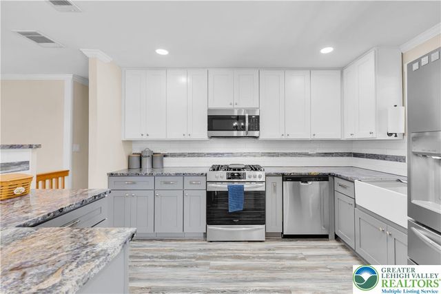 2740 Stonewood Drive, Hanover Twp, PA 18017