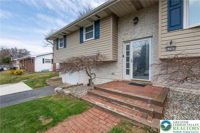 2740 Stonewood Drive, Hanover Twp, PA 18017