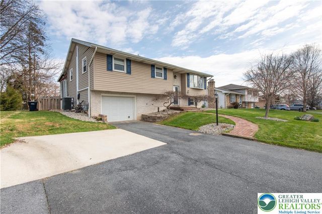 2740 Stonewood Drive, Hanover Twp, PA 18017