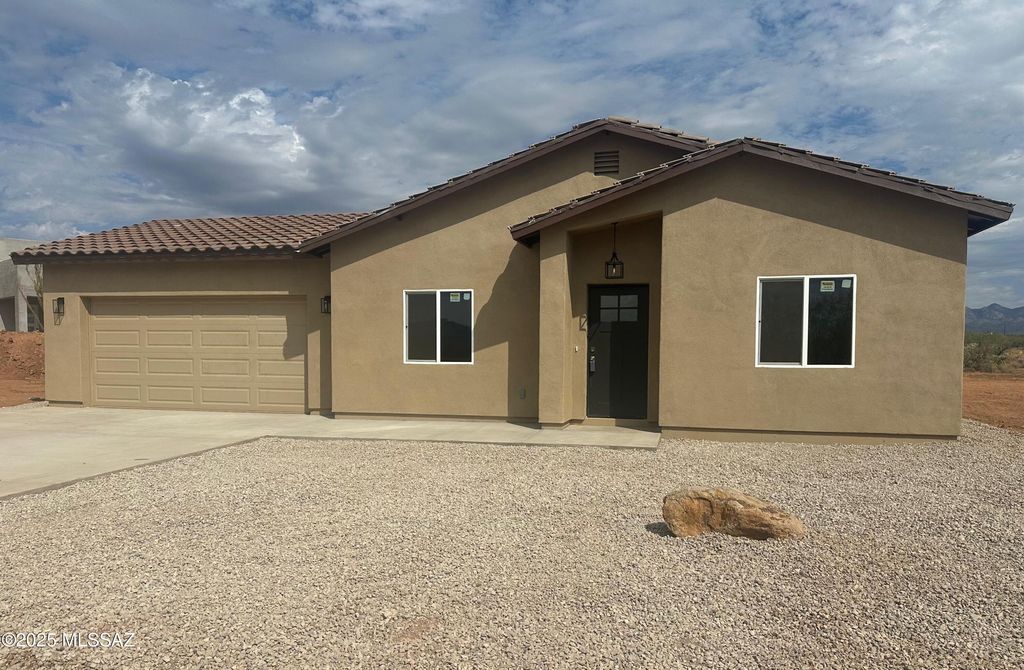 1723 Circulo Suecia, Rio Rico, AZ 85648