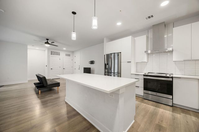 2220 Webberville RD 207, Austin, TX 78702