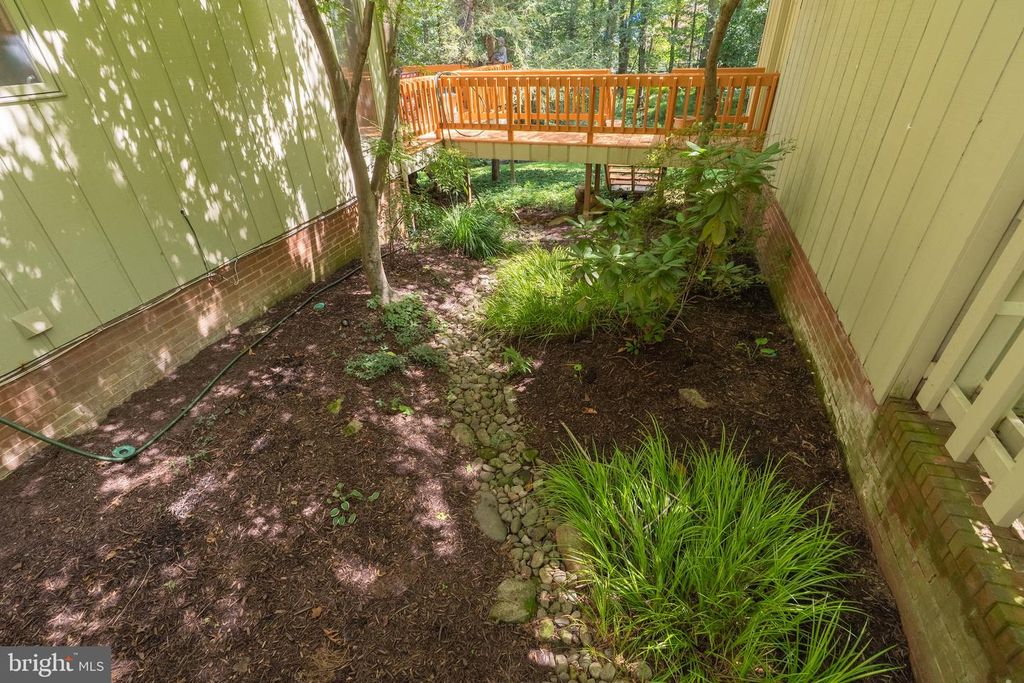 11301 FIELDSTONE LN, Reston, VA 20191