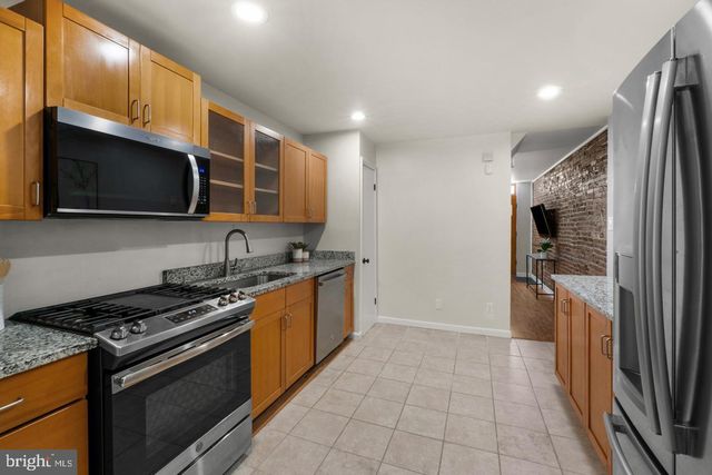 909 S STREEPER ST, Baltimore, MD 21224