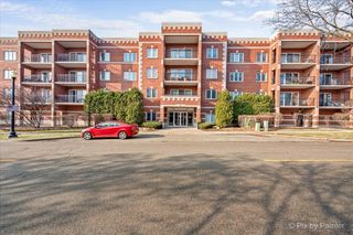 100 N Gary Avenue 208, Wheaton, IL 60187