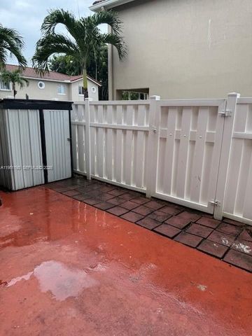 210 Riviera Cir 210, Weston, FL 33326
