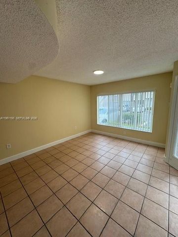 210 Riviera Cir 210, Weston, FL 33326