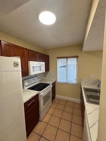 210 Riviera Cir 210, Weston, FL 33326