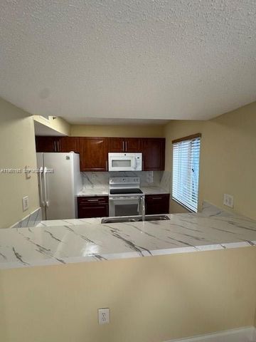 210 Riviera Cir 210, Weston, FL 33326