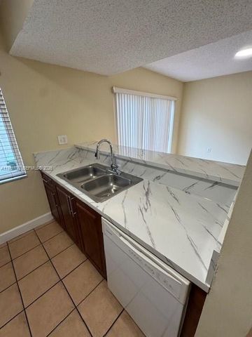 210 Riviera Cir 210, Weston, FL 33326