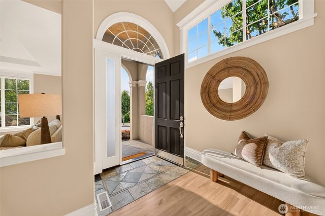 1760 30th Avenue NE, Issaquah, WA 98029