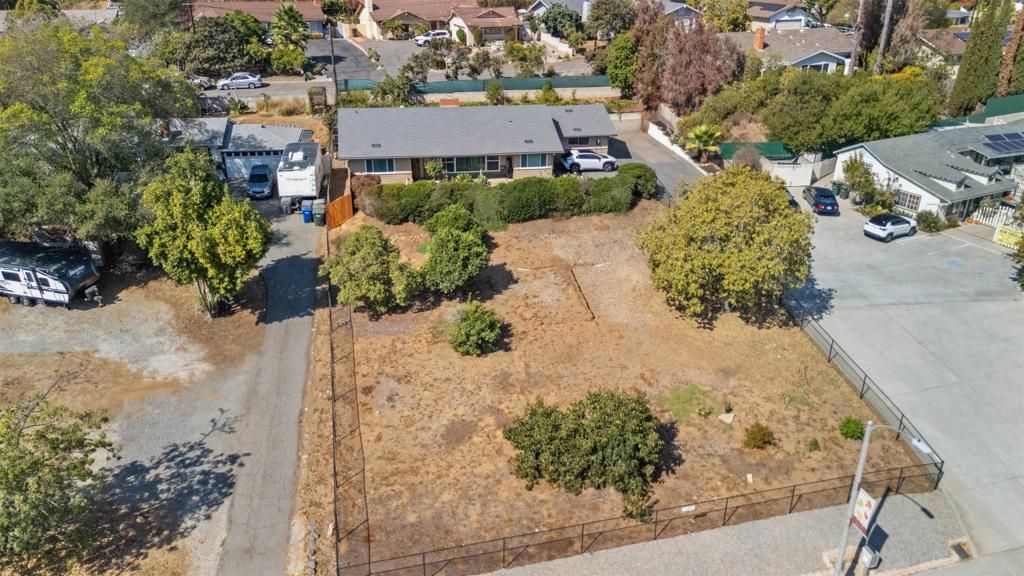 535 Civic Center Dr, Vista, CA 92084 — exterior