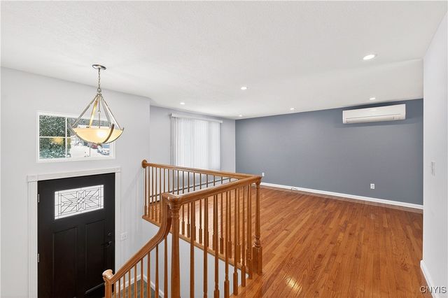 31 Meadowbrook Drive, New Hartford, NY 13413