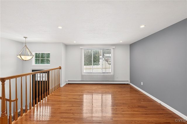 31 Meadowbrook Drive, New Hartford, NY 13413