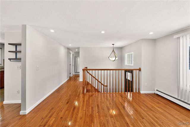 31 Meadowbrook Drive, New Hartford, NY 13413