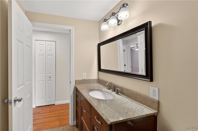 31 Meadowbrook Drive, New Hartford, NY 13413