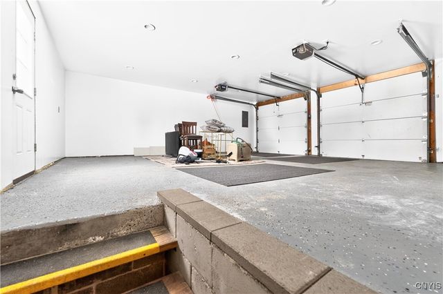 31 Meadowbrook Drive, New Hartford, NY 13413