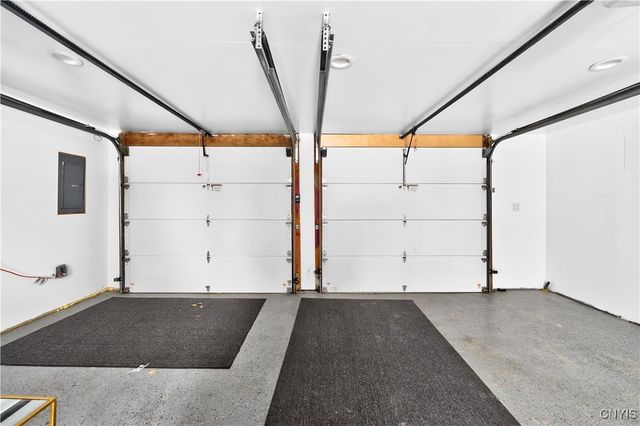 31 Meadowbrook Drive, New Hartford, NY 13413