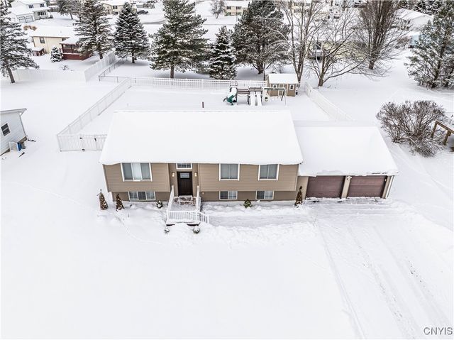 31 Meadowbrook Drive, New Hartford, NY 13413