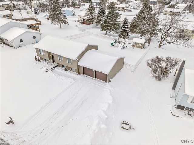 31 Meadowbrook Drive, New Hartford, NY 13413