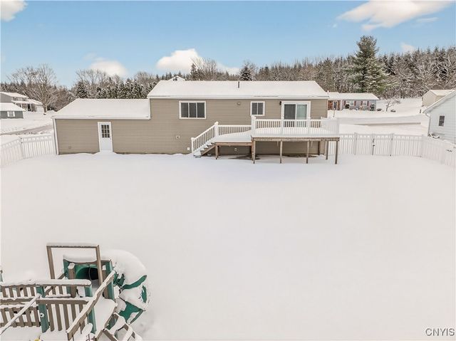 31 Meadowbrook Drive, New Hartford, NY 13413