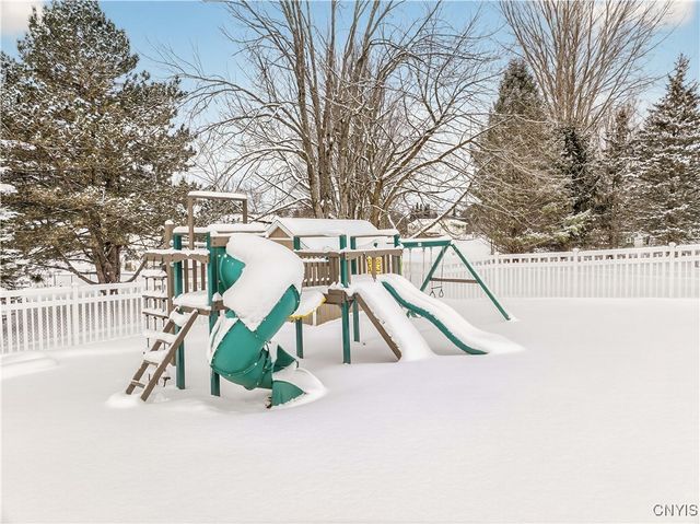 31 Meadowbrook Drive, New Hartford, NY 13413