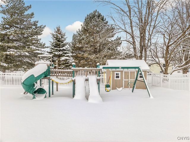 31 Meadowbrook Drive, New Hartford, NY 13413