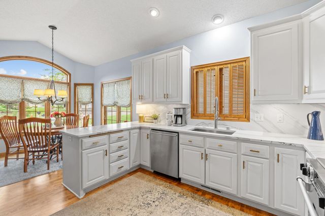 17925 39th Place N, Plymouth, MN 55446