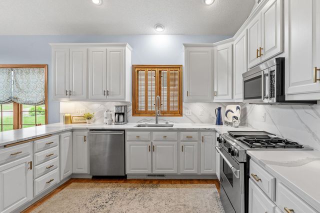 17925 39th Place N, Plymouth, MN 55446