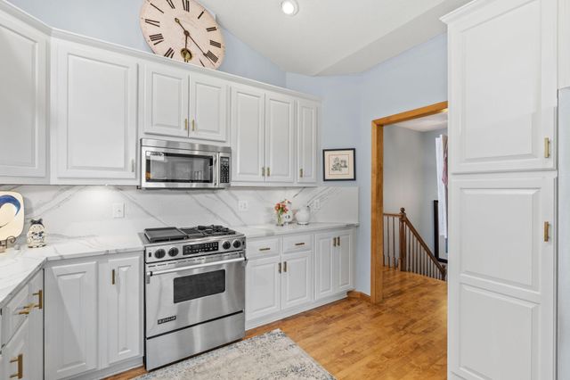 17925 39th Place N, Plymouth, MN 55446