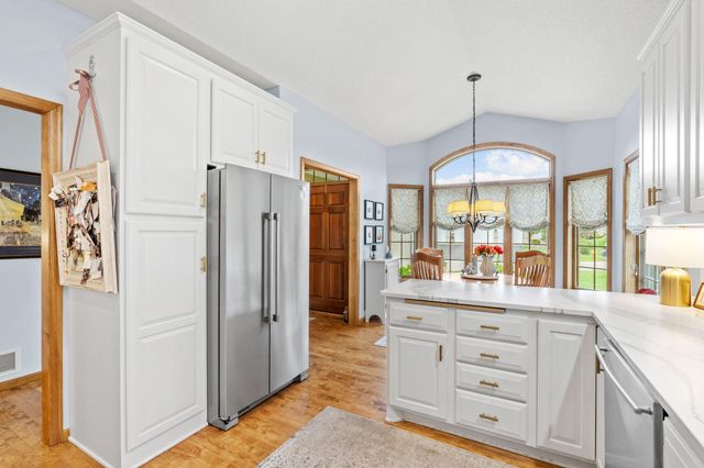 17925 39th Place N, Plymouth, MN 55446
