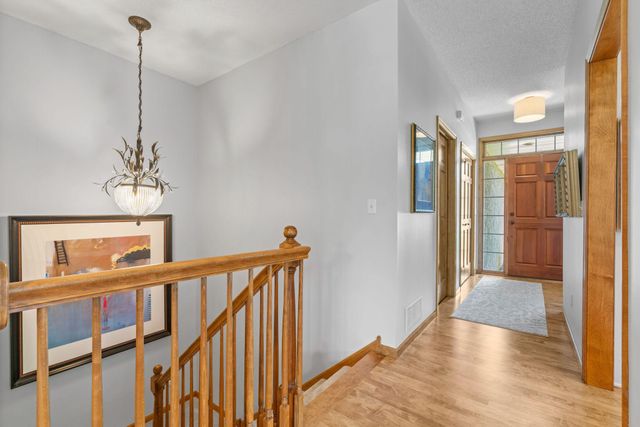 17925 39th Place N, Plymouth, MN 55446