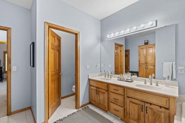 17925 39th Place N, Plymouth, MN 55446