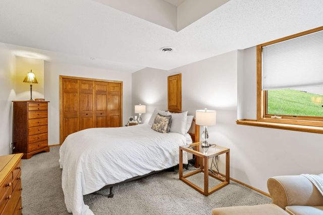 17925 39th Place N, Plymouth, MN 55446
