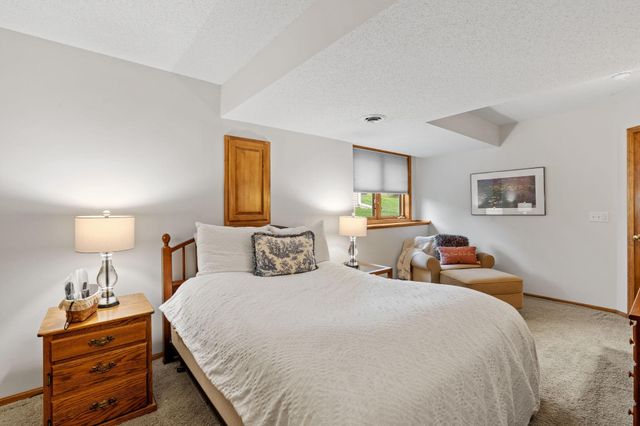 17925 39th Place N, Plymouth, MN 55446