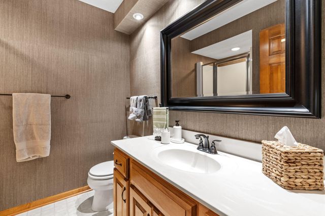 17925 39th Place N, Plymouth, MN 55446