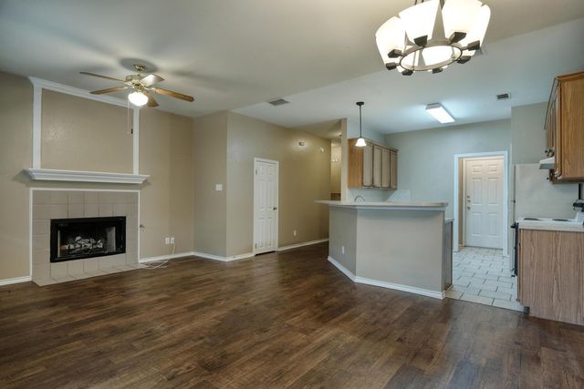 8102 Willet TRL B, Austin, TX 78745