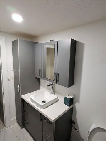 500 Bayview Drive 1723, Sunny Isles Beach, FL 33160