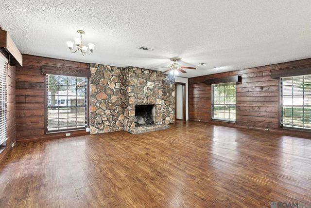 8830 James St, Denham Springs, LA 70726