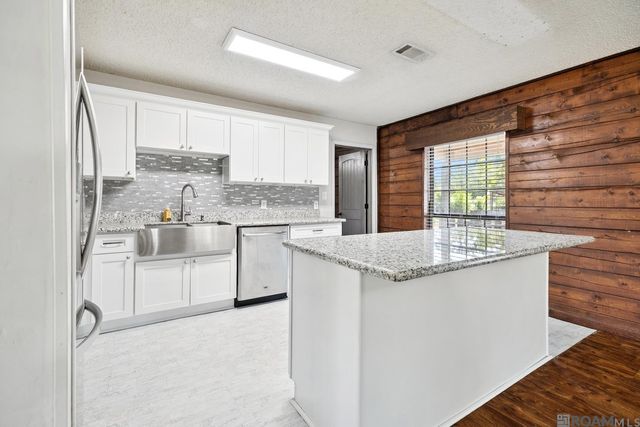 8830 James St, Denham Springs, LA 70726