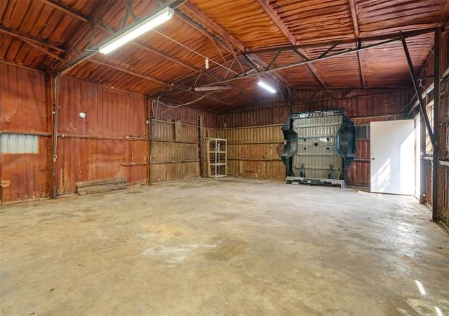 9327 HWY 82 E, Blossom, TX 75416