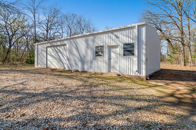 9327 HWY 82 E, Blossom, TX 75416