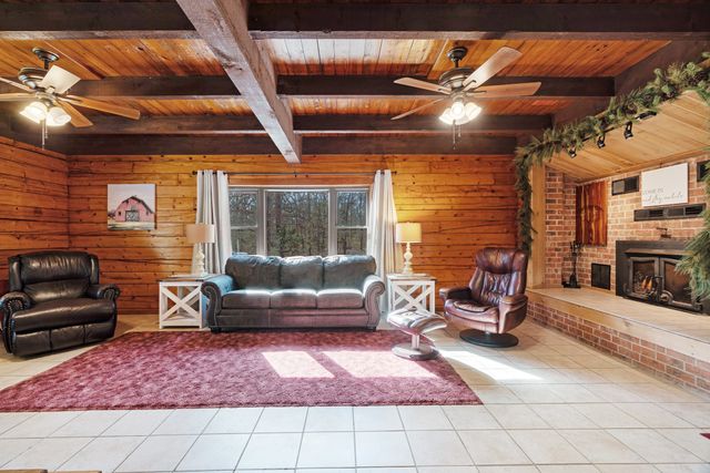 9327 HWY 82 E, Blossom, TX 75416