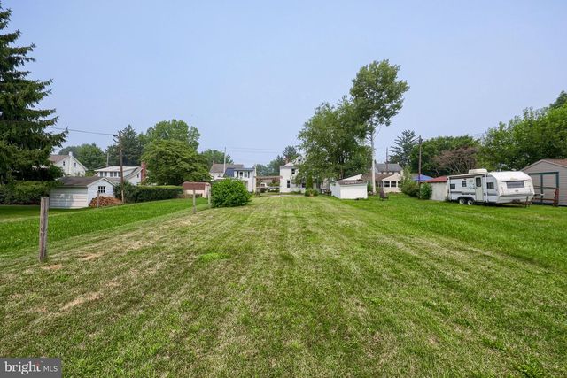 128 N CHARLOTTE ST, Manheim, PA 17545